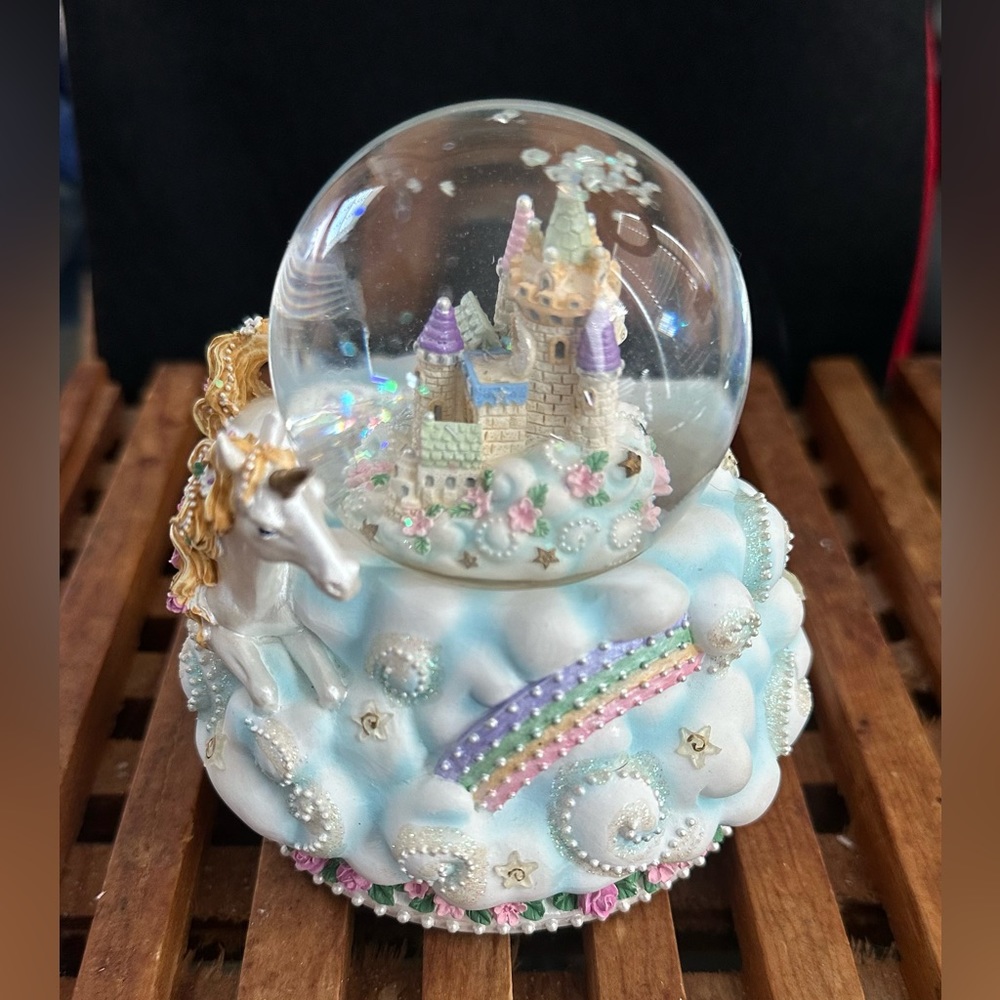 Unicorn w/ Castle Mini Waterglobe